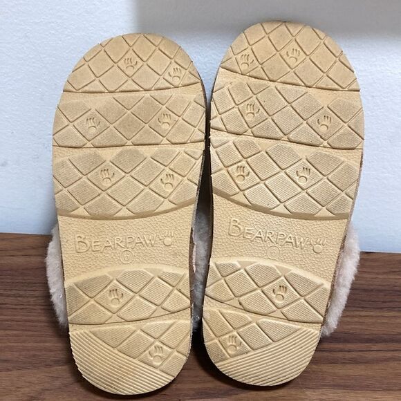 Bearpaw NWOT Loki Metallic Gold Woman’s Sheepskin Lined Slipper. Size 6. - Picture 7 of 8